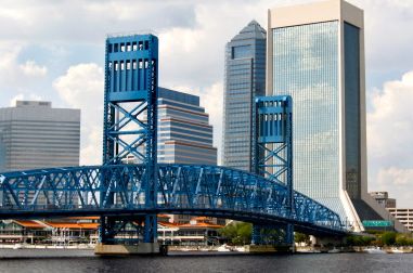Jacksonville Water lovers will be happy to learn that Jacksonville is located on the banks of the impressive St. Johns River. This beautiful waterway is the perfect place for sailing, kayaking, fishing and other water-based recreations.