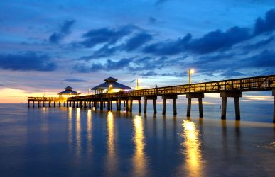 bwalk The Fort Myers Pier is a major destination for fishing and enjoying the beach.