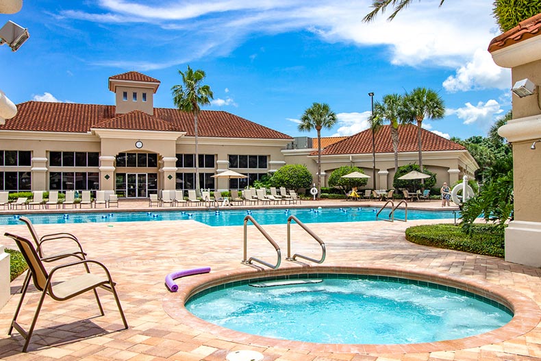 View of the outdoor pool and hot tub at Kings Ridge in Clermont, Florida