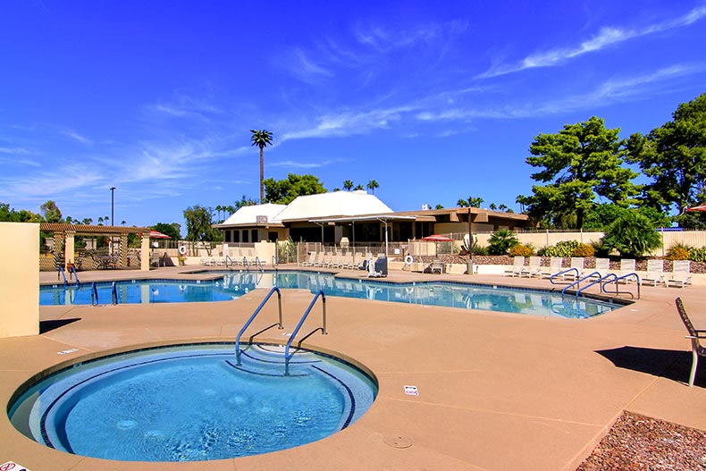 The outdoor pool, patio, and spa at Fountain of the Sun in Mesa, Arizona