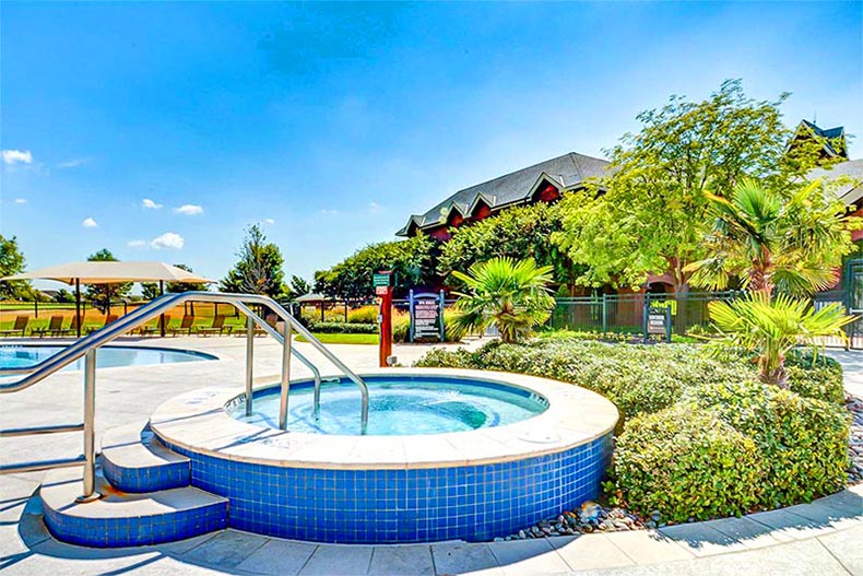 The outdoor pool and spa at Frisco Lakes in Frisco, Texas