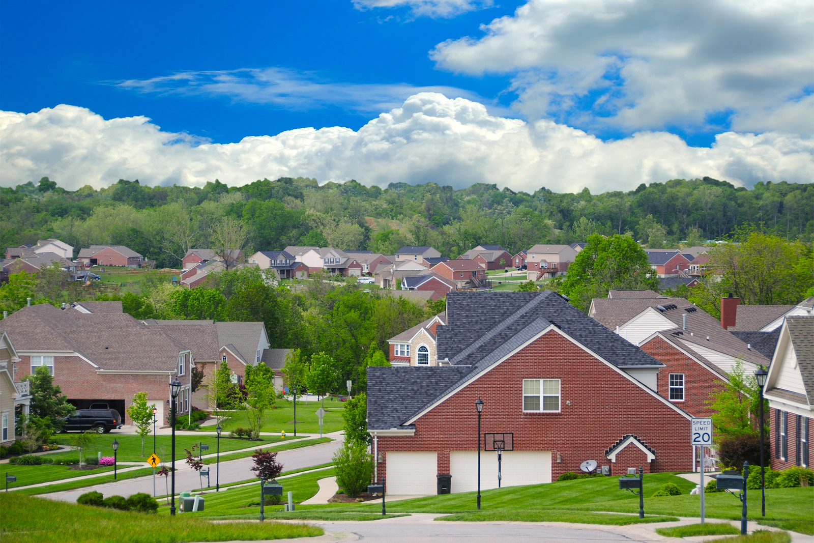 Homeowner Associations can seem annoying with their fees, however they actually hold a lot of benefits.
