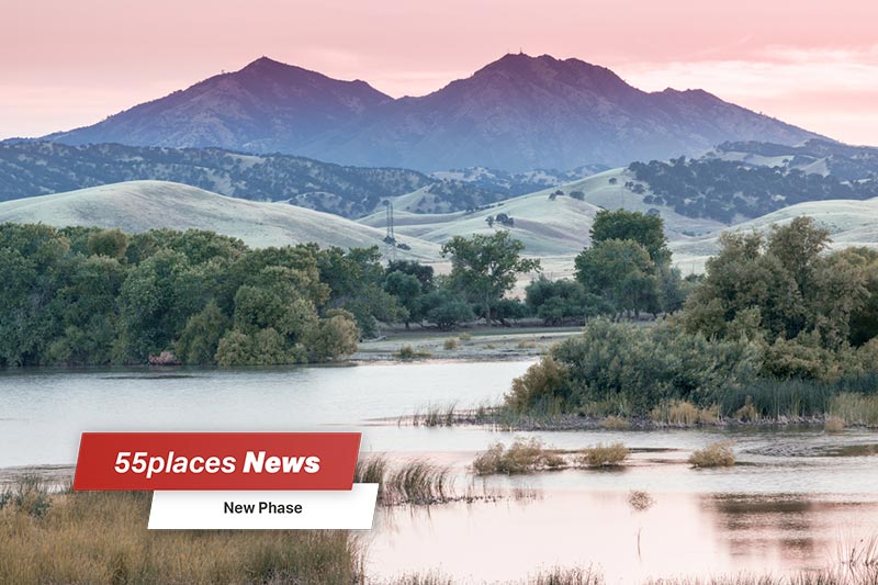 A sunset over Mount Diablo at Marsh Creek Reservoir in Brentwood, California