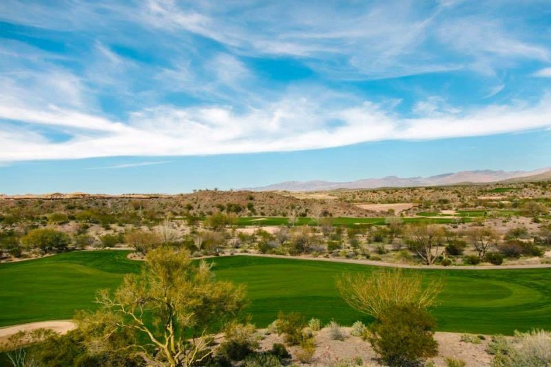 A new 18-hole championship golf course is located within the Wickenburg Ranch community.