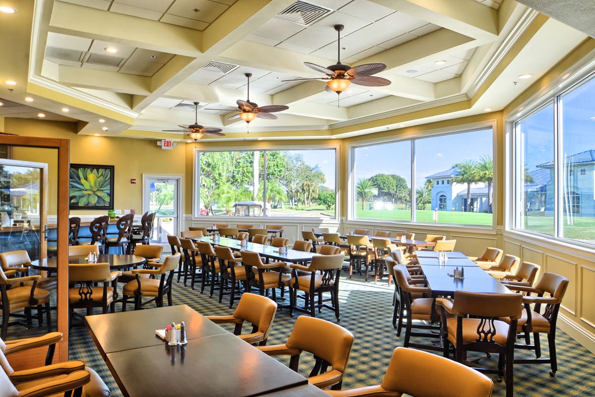 Residents can enjoy a bit to eat after a round of golf at the 19th Hole Lounge.