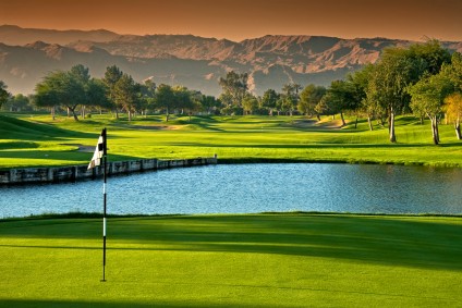 Communities with a golf course don't always require hefty fees or membership commitments. 