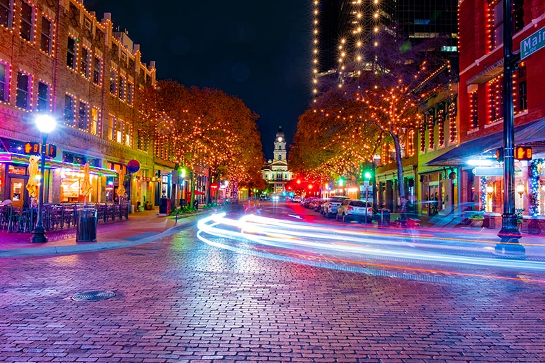 Nightime photo of a street in Fort Worth, Texas