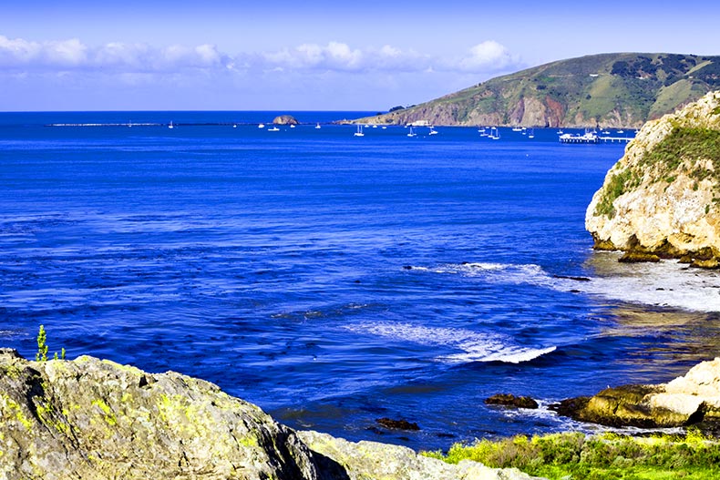 Photo of cliffs over the Pacific Ocean in Avila Beach, California