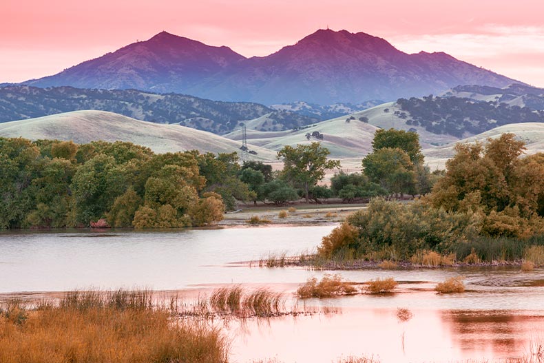 Sunset at Mount Diablo from Marsh Creek Reservoir, located in Brentwood, California