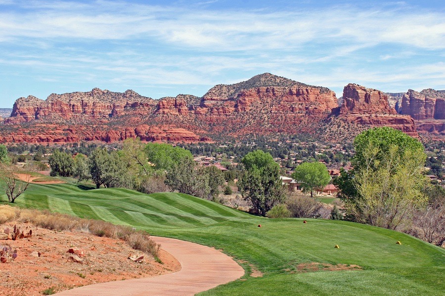 Check out these 5 golf courses that c