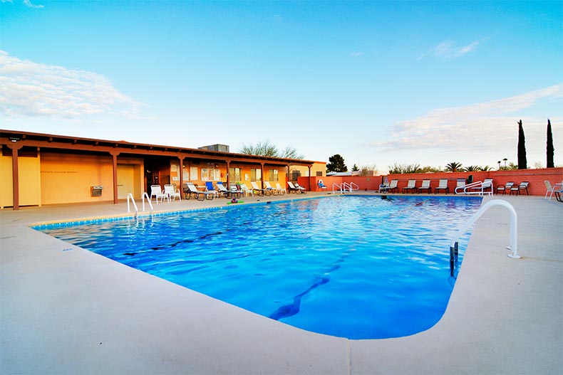 Lounge chairs around an outdoor pool in Green Valley, Arizona