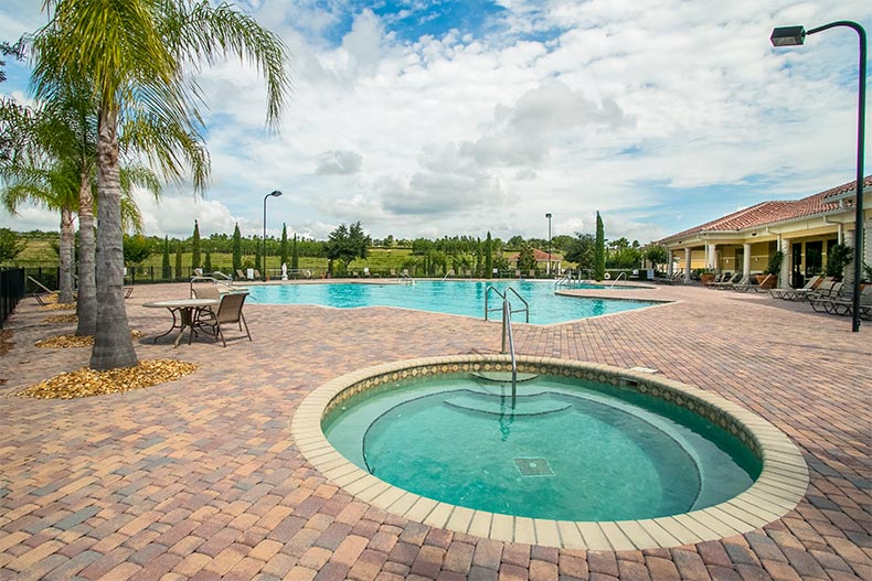 The outdoor pool and spa at Heritage Hills in Clermont, Florida