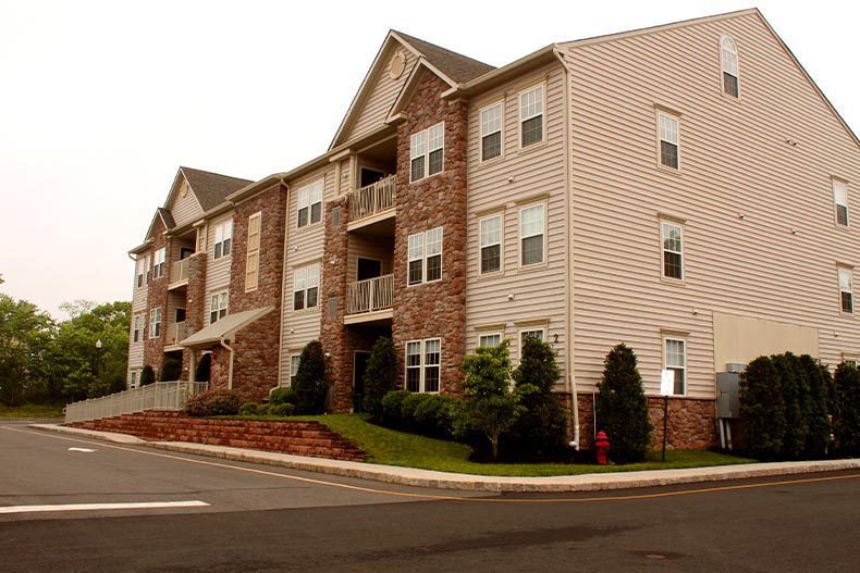 Exterior photo of a condo building in Hearthstone at Hillsborough located in Hillsborough Township, New Jersey