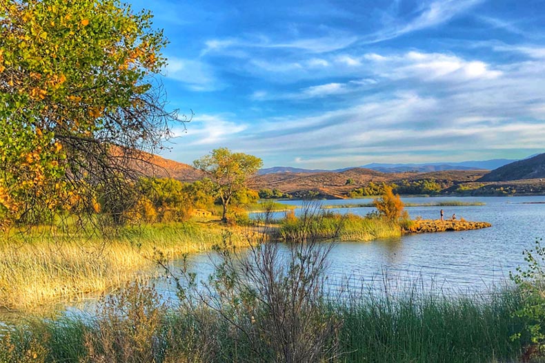 A peaceful lakeside in the Inland Empire in Southern California