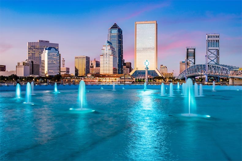 Fountains in front of the city skyline in Jacksonville, Florida