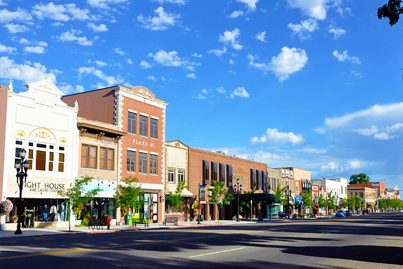 2019-s-best-most-affordable-small-towns-to-retire-in