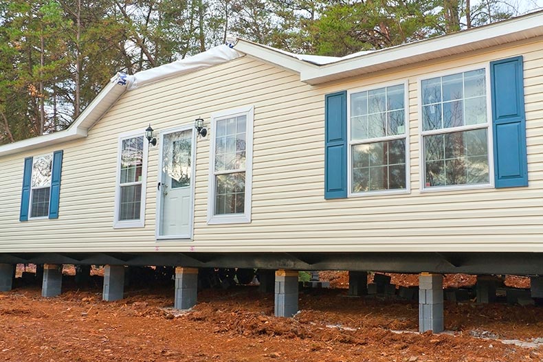 Exterior view of a new mobile home