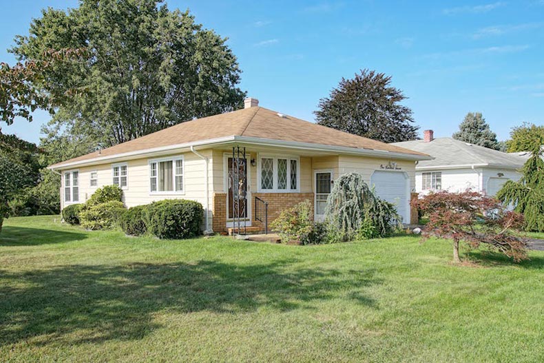 Exterior view of a single-family house in Holiday City at Berkeley in Toms River, New Jersey