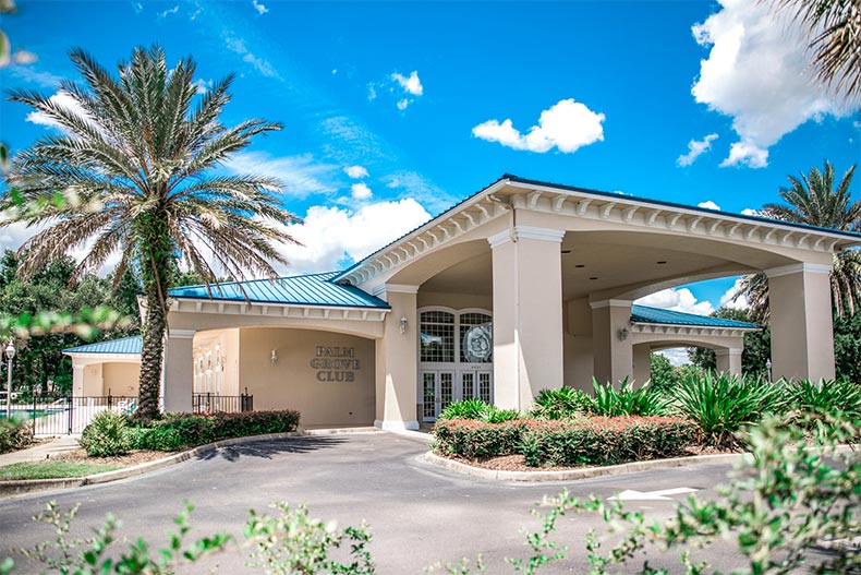 Exterior view of the Palm Grove Club at Oak Run in Ocala, Florida