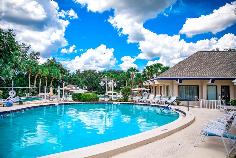 The outdoor pool and patio at Oak Run in Ocala, Florida
