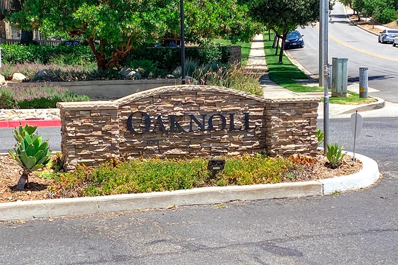 The community sign for Oaknoll Villas in Thousand Oaks, California