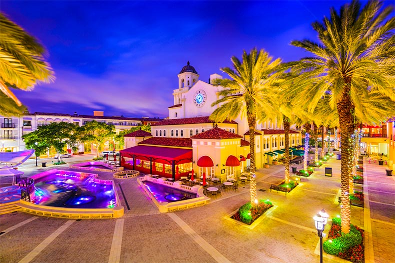 Panoramic view of a square in West Palm Beach, Florida at night