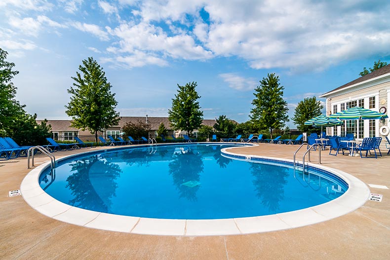 The outdoor pool and patio at Shorewood Glen in Shorewood, Illinois