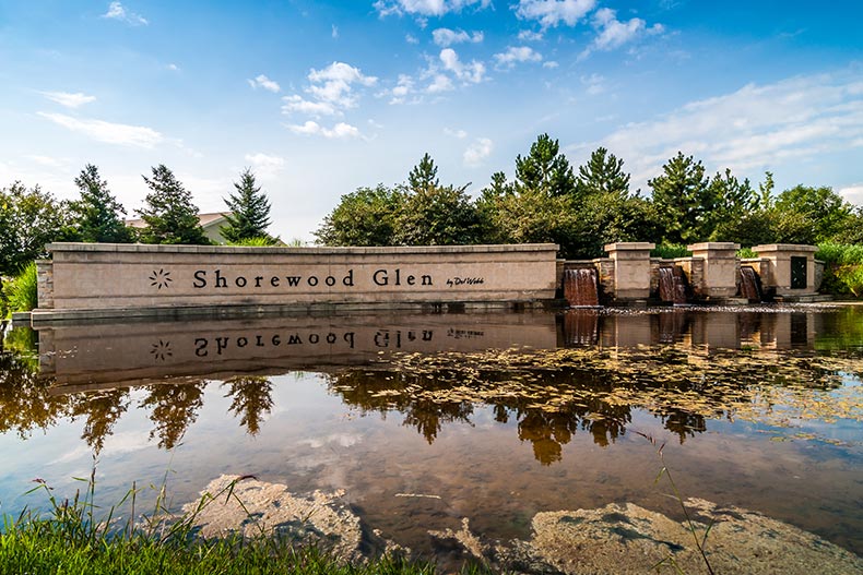 Entry sign for Shorewood Glen, Illinois