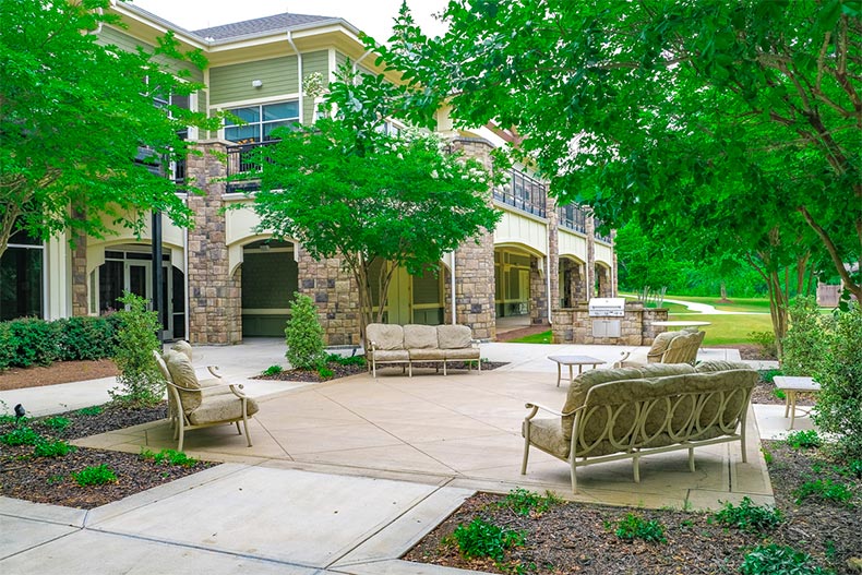 An outdoor seating area outside the clubhouse at Sun City Peachtree in Griffin, Georgia